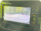 【バックカメラ】駐車時に後方がリアルタイム映像で確認できます。大型商業施設や立体駐車場での駐車時や、夜間のバック時に大活躍!運転スキルに関わらず、今や必須となった装備のひとつです!