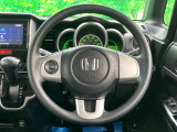 インテリアに合わせたデザインのステアリングは、運転される方のことも考え、運転しやすい形状、大きさです。是非一度、実際に触ってお確かめください。