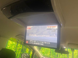 【フリップダウンモニター】大画面モニターで後席でもエンタメをお楽しみいただけます。小さなお子様にも大人気の装備です♪
