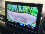 【バックカメラ】駐車時に後方がリアルタイム映像で確認できます。大型商業施設や立体駐車場での駐車時や、夜間のバック時に大活躍!運転スキルに関わらず、今や必須となった装備のひとつです!
