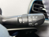 【オートライト】車外の明るさに応じて、自動的にライトの点灯・消灯を行います。
