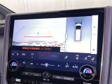 バックモニター付なので後退時に後方が見えるので安心。 車は構造上、死角がたくさんなので万が一を考えると必須ですね。 あくまで補助の為の装備、バックは目視で確認する事が重要ですよ。