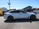 新車登録から5年目まで、最長4年間の走行距離無制限保証をご用意。ご購入後も安心が長く続きます。