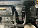 オートマチックシフトレバーは、手になじみ操作しやすい形状で安全運転にもつながります♪