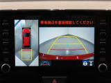 パノラミックビューモニター付きで駐車も安心。
