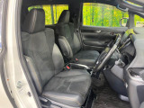 運転席シート廻りは使用感も少なく、良好な状態となっています。前オーナー様が丁寧に使っていたことがよくわかりますね。