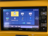 【ディスプレイオーディオ】お持ちのスマホやMP3プレイヤーとの無線接続で音楽再生が可能!コードで繋ぐわずらわしさも無く、手軽にお気に入りの音楽を楽しめます。