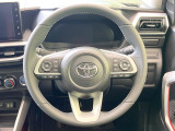 【純正革巻きステアリング】上質な革を使用することで、手にしっかり馴染みとても運転しやすいハンドルです♪