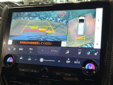 【パノラミックビューモニター】専用のカメラにより、上から見下ろしたような視点で360度クルマの周囲を確認することができます☆死角部分も確認しやすく、狭い場所での切り返しや駐車もスムーズに行えます。