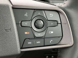 ハンドル右側 便利なナビの操作スイッチ。運転中でも、ハンドルから手を放さずに操作できるので、安全です!