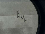 車線変更時の後方確認をアシストしてくれるブラインドスポットモニター!ドアミラーの死角を検知してくれるから車線変更もスムーズです。