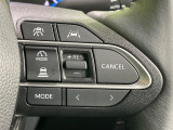 【レーダークルーズコントロール】高速道路での長距離走行が楽に!!自動で速度を保つクルーズコントロールが、衝突軽減システムと連携し、前方の車両を感知して車間を保つように速度調節してくれます!!