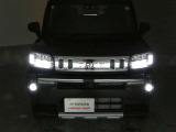 LEDヘッドライトです。デザイン性がよくとても明るいので、夜間の走行や悪天候でも安心です。しかも長寿命!