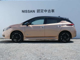 ボディカラーは暁サンライズカッパー / ブラックの2トーンカラーになります。内外装で気になる点は何でもお聞き下さい。丁寧にお答え致します!お気軽にご相談下さい