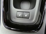 運転席と助手席には寒い時にうれしいシートヒーターが装備されてます。