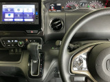 ホンダ純正メモリーナビ搭載なので、遠方へのドライブもお任せ下さい!ステアリング左手側にオーディオ関連のコントロールスイッチを配置しています。操作時は視線を逸らすことなく運転に集中できます