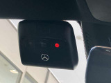 認定中古車はお車の経過年数や走行距離により1年もしくは2年間保証を付帯しております。「認定中古車保証」はメーカー保証です。全国のメルセデス正規販売店で保証を受けることができます。