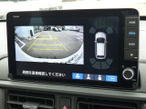 ●便利な装備『リアカメラ』 バックする際に後方映像をナビ画面で確認できますので、車庫入れが苦手な方も安心できますね♪♪ 写真をご覧ください。後方の映像がハッキリ確認できますよ〜