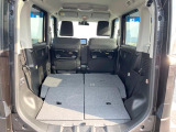 普段のお買い物や通勤、送迎等に十分な荷室スペースを確保しております。セカンドシートを倒すと、大きな荷物の積載も可能です♪
