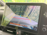【バックカメラ】駐車時に後方がリアルタイム映像で確認できます。大型商業施設や立体駐車場での駐車時や、夜間のバック時に大活躍!運転スキルに関わらず、今や必須となった装備のひとつです!