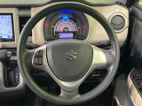 インテリアに合わせたデザインのステアリングは、運転される方のことも考え、運転しやすい形状、大きさです。是非一度、実際に触ってお確かめください。
