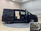 狭いスペースでも、隣の車を気にせず開閉出来るスライドドア。どんな場所でもドアを十分に大きく開くことが出来るので乗り降りや荷物を載せるのに便利です。