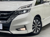 【LEDヘッドライト】悪天候や夜間走行時も良好な視界を確保し安心して運転できる高輝度LEDヘッドライトを装備!点灯速度が早く、消費電力も抑えられています。