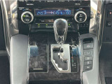 パーキングブレーキの作動、解除を自動でできる電動パーキングブレーキを装備。