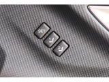 運転席のポジションを2つ、記憶させることができます。ボタンを押すと設定したポジションに電動で移動します。