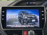 【大画面ナビ】人気の大型10インチナビを装備。存在感のある大画面はインパクト大!ナビ利用時のマップ表示は見やすく、テレビやDVDは臨場感がアップ!いつものドライブがグッと楽しくなります♪