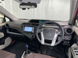 運転席まわりです。 各操作スイッチは使いやすい位置に配置されてます。