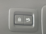 【パワーバックドア】スマートキーや運転席のボタンを押すだけでリアゲートが自動で開閉します!荷物を持っている時や、高い位置にあるバックドアを閉める際に便利な機能です♪
