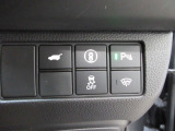 パワーテールゲートの開閉、横滑りを防ぐVSA等のスイッチ類は運転席の右側、手の届きやすい位置にあります。