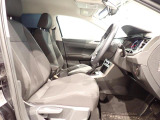 楽な姿勢で座ることが出来るので長時間の運転でも疲れにくいですし体もぶれにくいですよ。