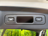 【パワーバックドア】スマートキーや運転席のボタンを押すだけでリアゲートが自動で開閉します!荷物を持っている時や、高い位置にあるバックドアを閉める際に便利な機能です♪