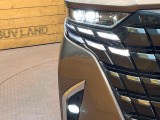 【シーケンシャルターンランプ付きLEDヘッドライト】人気の『流れるウィンカー』付きのLEDヘッドライトを装備♪高級感はもちろん、点灯時は存在感たっぷりで他車からも認識されやすく安心です。