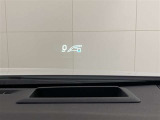 HUD(ヘッドアップディスプレイ)速度表示をフロントガラスに表示できます。