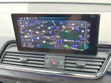 ●純正ナビ:一体感のあるナビは、高級感ある車内を演出してくれます。Bluetooth再生などオーディオ機能も充実しておりますので、運転もより楽しめます♪