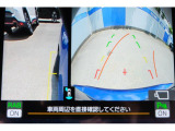 バックギアに入れるとバックカメラの映像がナビに映ります。障害物までの距離もわかりやすいです。
