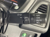 【オートライト(AUTO)】外の明るさをシステムが感知して、自動でヘッドライトが点灯します!ヘッドライトをつけ忘れを防ぐ便利機能です。