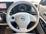 インテリアに合わせたデザインのステアリングは、運転される方のことも考え、運転しやすい形状、大きさです。是非一度、実際に触ってお確かめください。