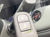 【Hondaスマートキー】カバンやポケットに入れたままでもドアの施錠・解錠が可能なスマートキーを装備。エンジンのオン・オフ時もカギを取り出す必要が無いからとっても便利です♪