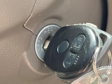 【キーレス】少し離れた場所からでもボタン一つでドアの開錠・施錠ができるのでとっても便利!ドアの鍵穴周りに傷をつけることもありません♪
