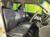 運転席シート廻りは使用感も少なく、良好な状態となっています。前オーナー様が丁寧に使っていたことがよくわかりますね。