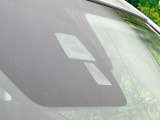 【i-ACTIVESENSE】走行中に前方の車両等を認識し、衝突しそうな時は警報とブレーキで衝突回避と被害軽減をアシスト。より安全にドライブをお楽しみいただけます。