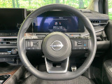 インテリアに合わせたデザインのステアリングは、運転される方のことも考え、運転しやすい形状、大きさです。是非一度、実際に触ってお確かめください。