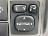 ◆【電動格納ミラー】運転席のスイッチで、ドアミラーの開閉や角度の調整ができます。