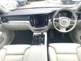 V60 リチャージ プラグインハイブリッド エクスプッレションT6 AWD インスクリプション 入庫です!もちろんボルボの安全装備も多数搭載されています!