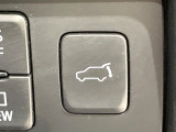 【パワーバックドア】スマートキーや運転席のボタンを押すだけでリアゲートが自動で開閉します!荷物を持っている時や、高い位置にあるバックドアを閉める際に便利な機能です♪