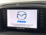 【マツダコネクトナビ】車内の雰囲気にマッチした一体型タイプのナビ。各種車輌設定やBluetooth再生等、様々な機能が楽しめます。直感的なダイヤル操作が可能で、使い勝手も良好です。